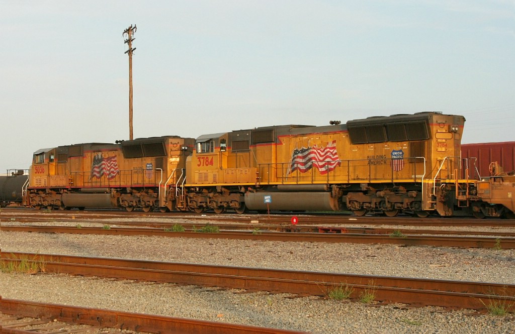 Power bringing EB intermodal heading for the Huey Long Bridge